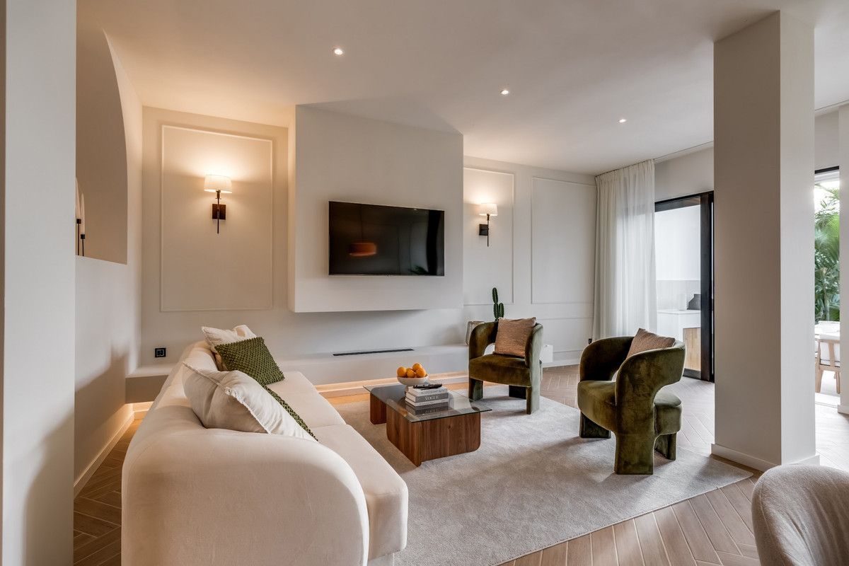4 Bed Townhouse for sale in Nueva Andalucía Costa Del Sol, Málaga, Spain