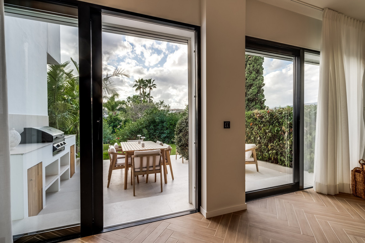 4 Bed Townhouse for sale in Nueva Andalucía Costa Del Sol, Málaga, Spain