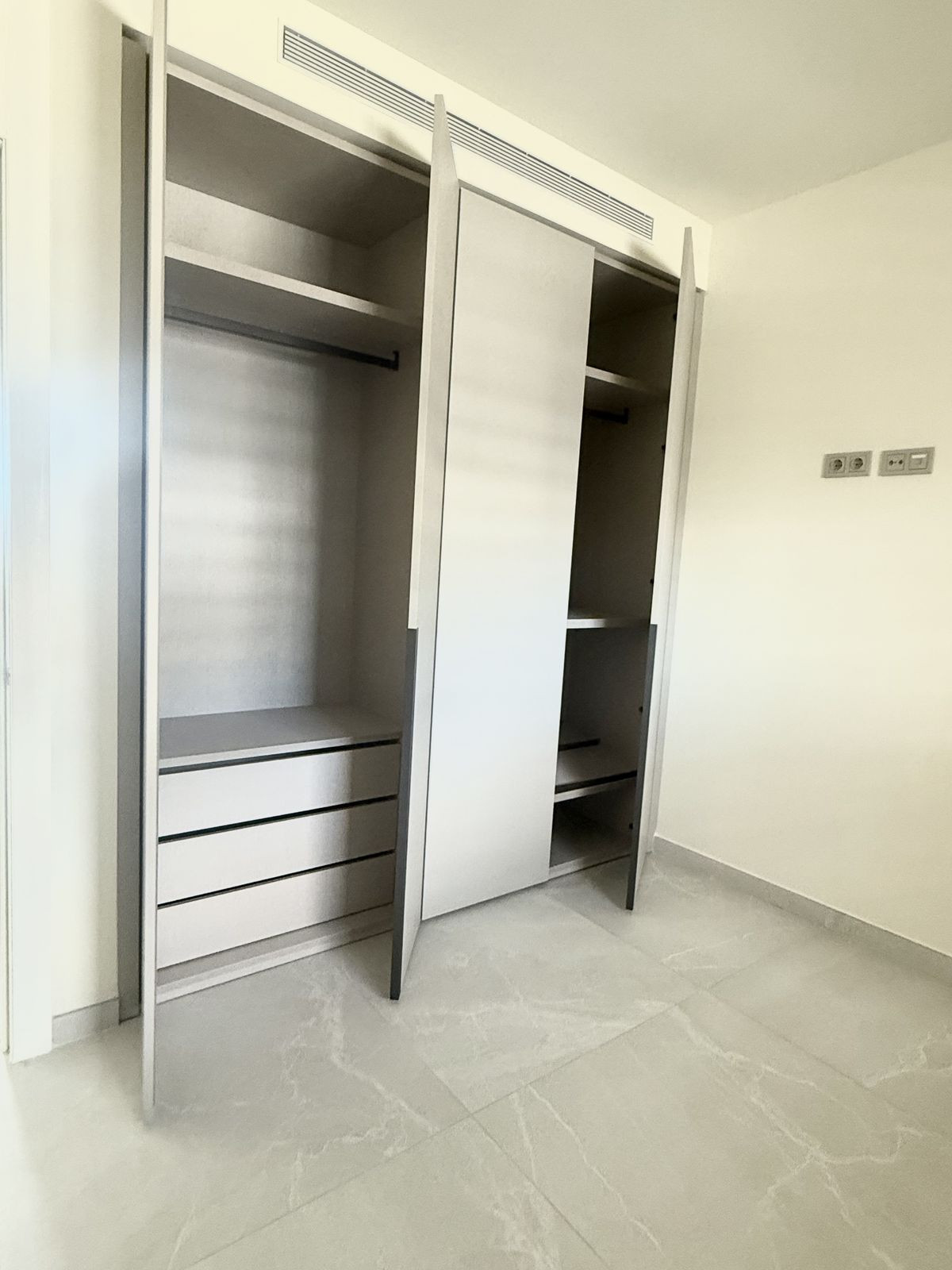 2 Bed Apartment for sale in Fuengirola Costa Del Sol, Málaga, Spain