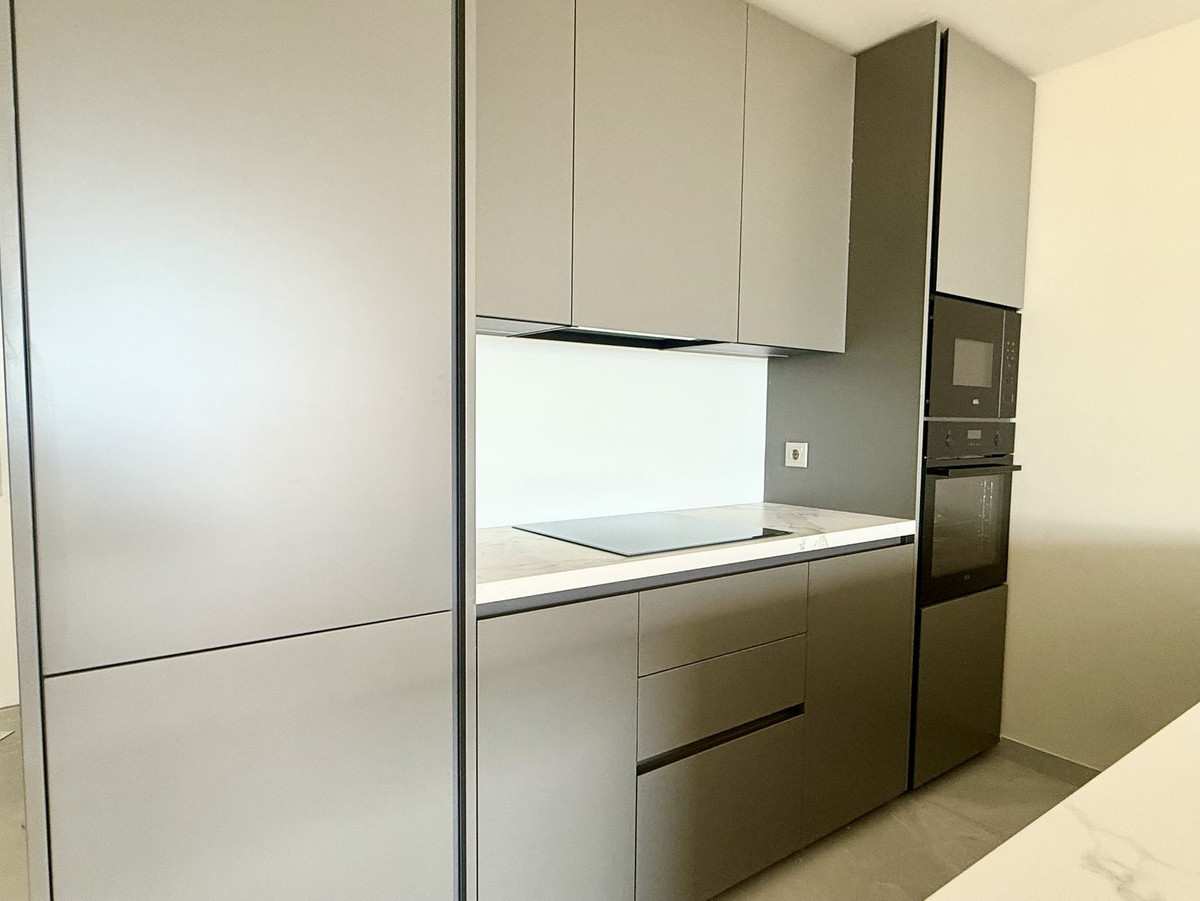 2 Bed Apartment for sale in Fuengirola Costa Del Sol, Málaga, Spain