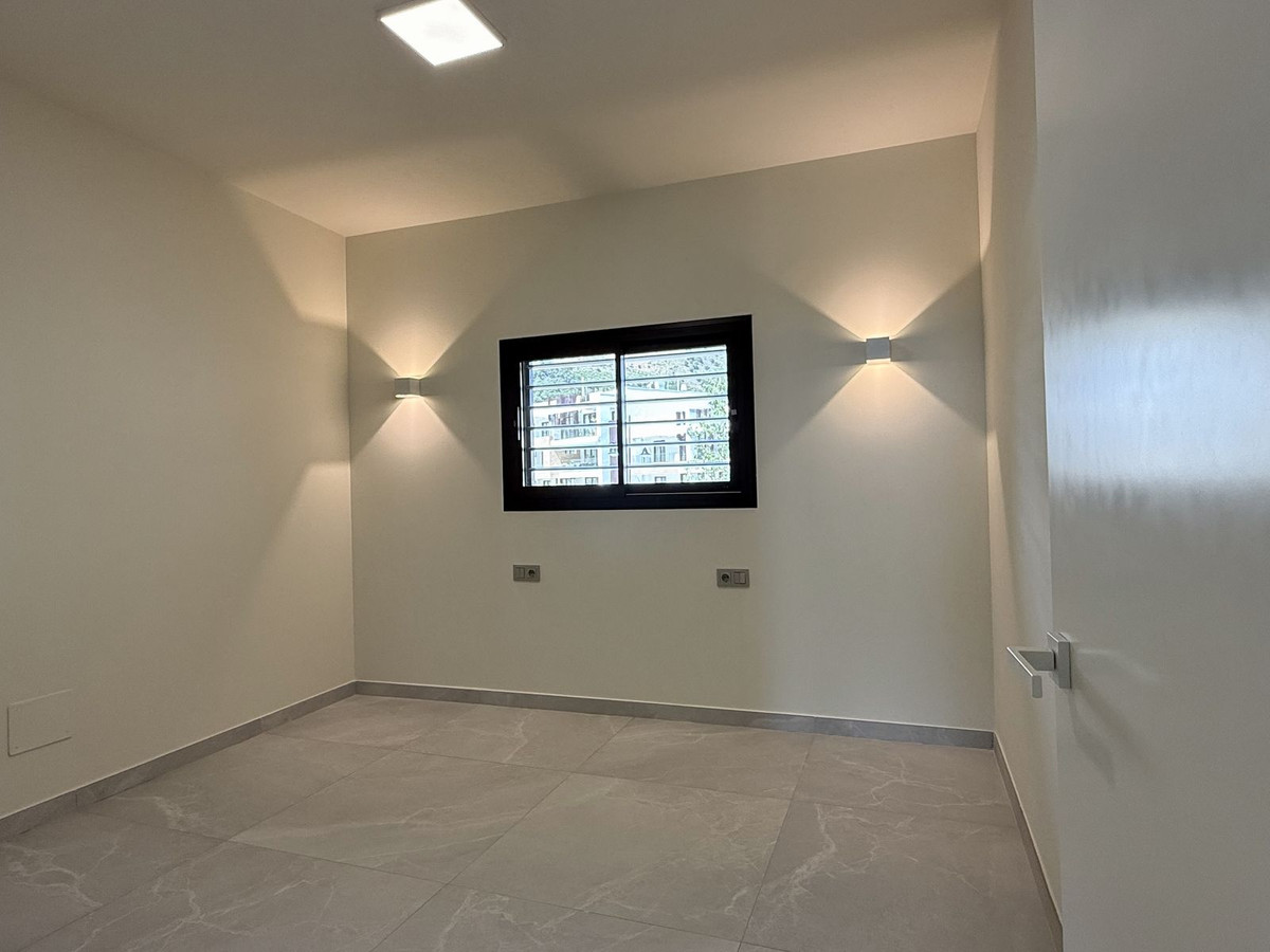 2 Bed Apartment for sale in Fuengirola Costa Del Sol, Málaga, Spain