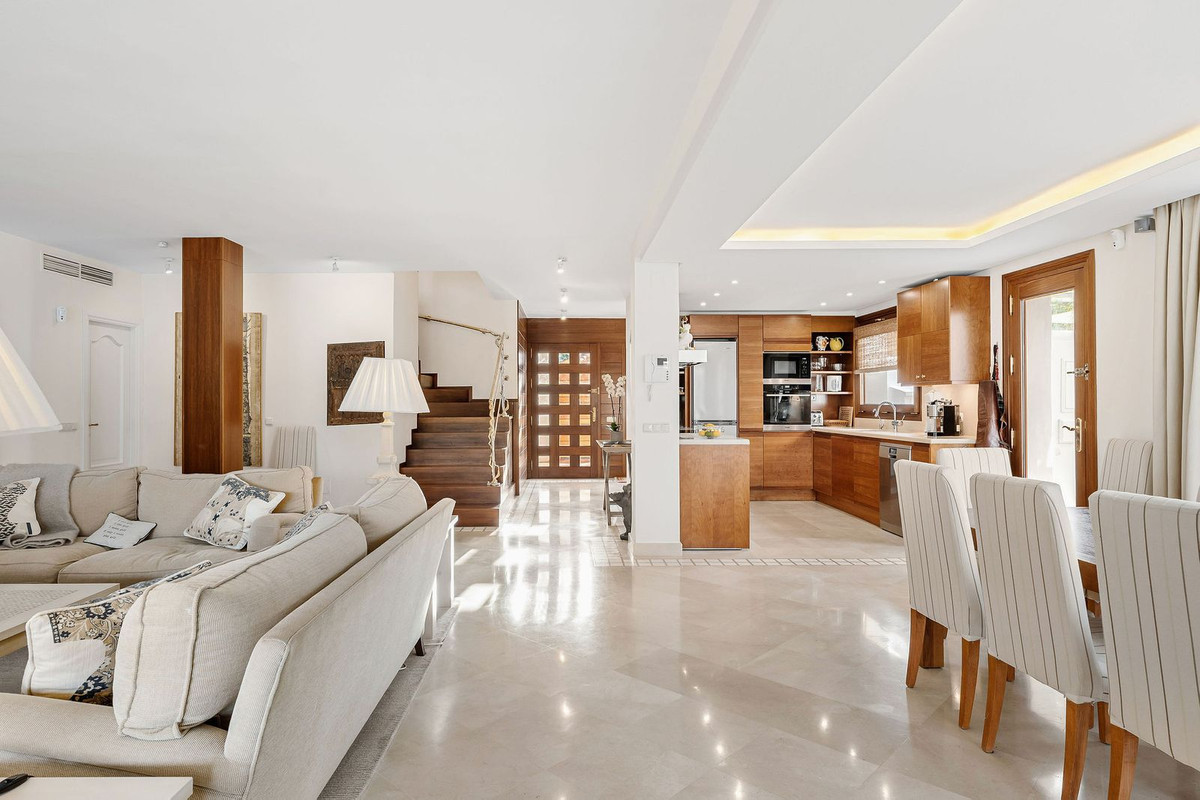 Se vende Villa - Chalet de 3 dormitorios en Costa Del Sol, Málaga, España