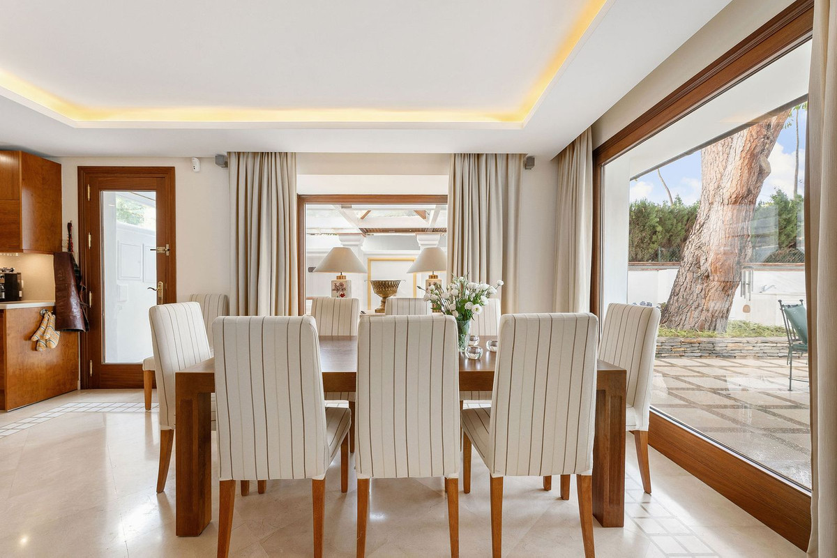 Se vende Villa - Chalet de 3 dormitorios en Costa Del Sol, Málaga, España
