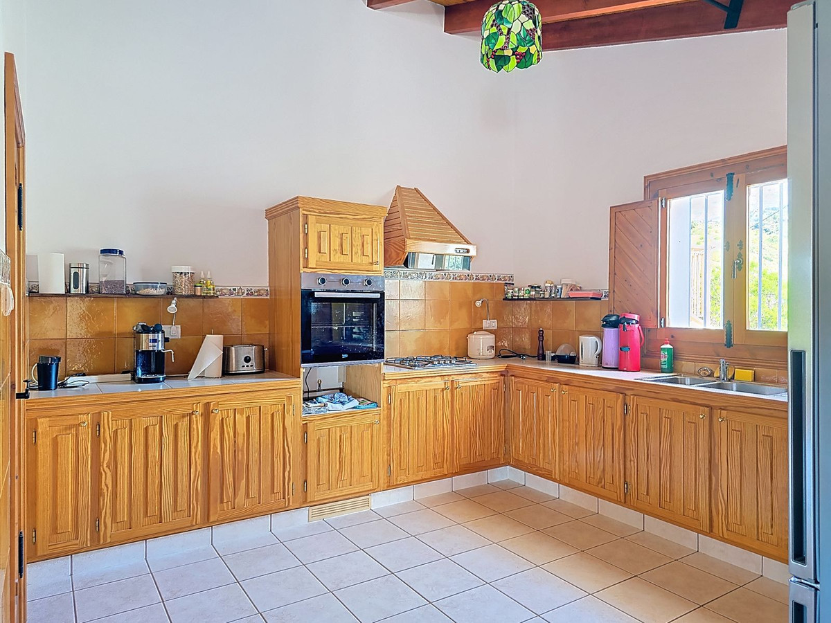 4 Bed Townhouse for sale in Sedella Costa Del Sol East, Málaga, Spain