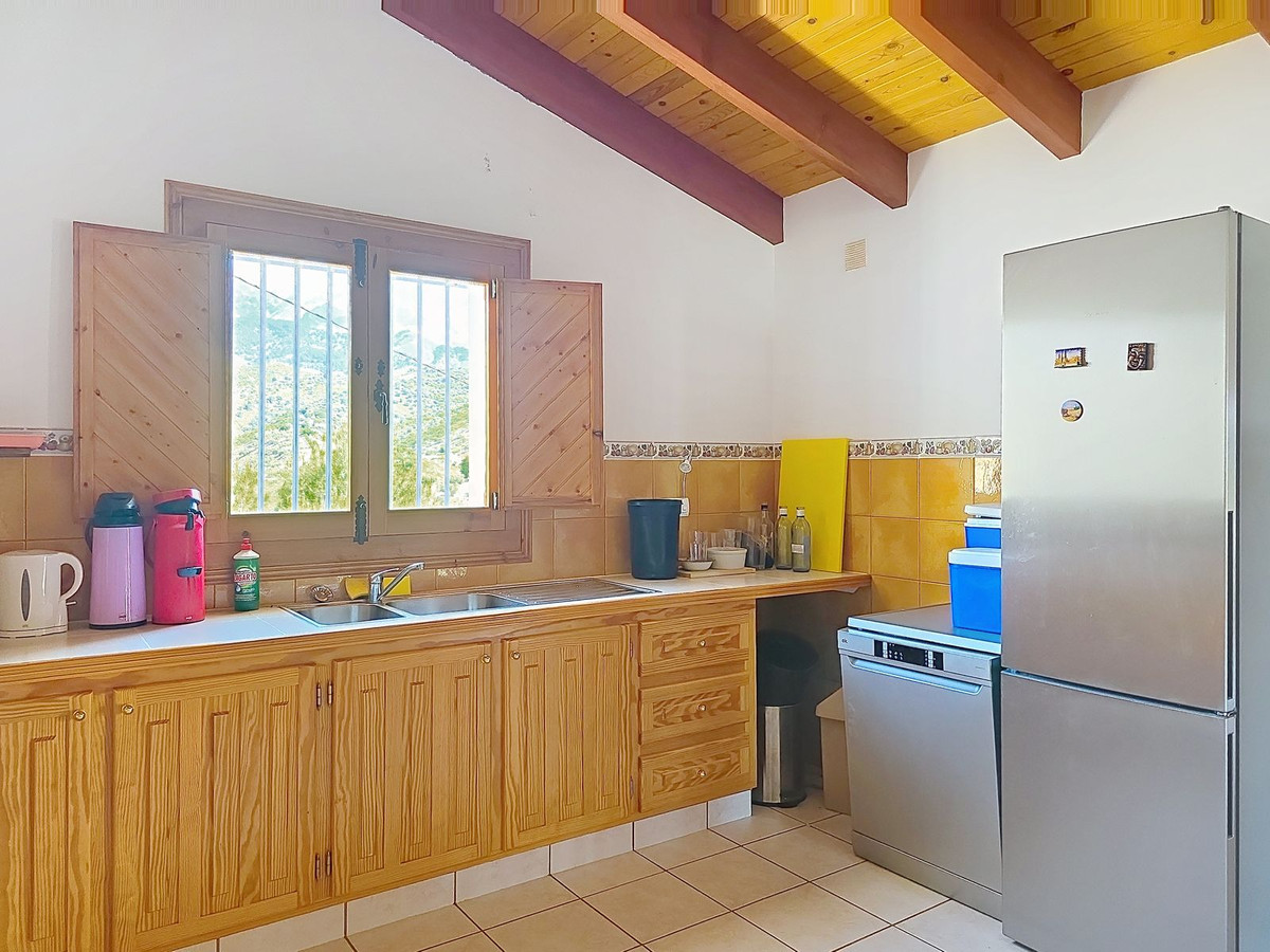 4 Bed Townhouse for sale in Sedella Costa Del Sol East, Málaga, Spain