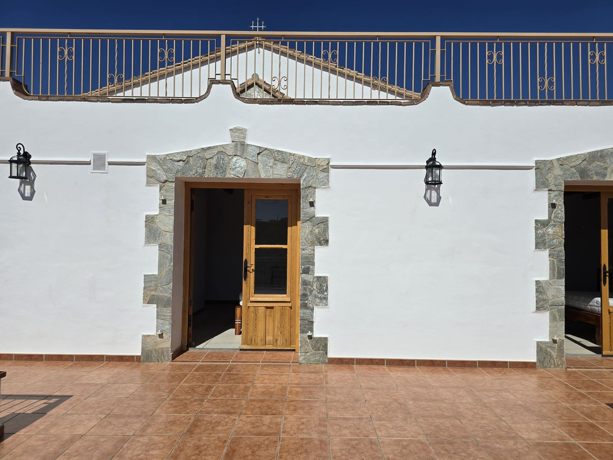 4 Bed Townhouse for sale in Sedella Costa Del Sol East, Málaga, Spain
