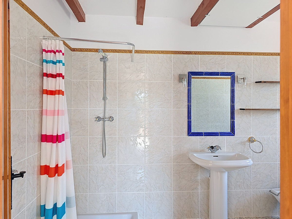 4 Bed Townhouse for sale in Sedella Costa Del Sol East, Málaga, Spain