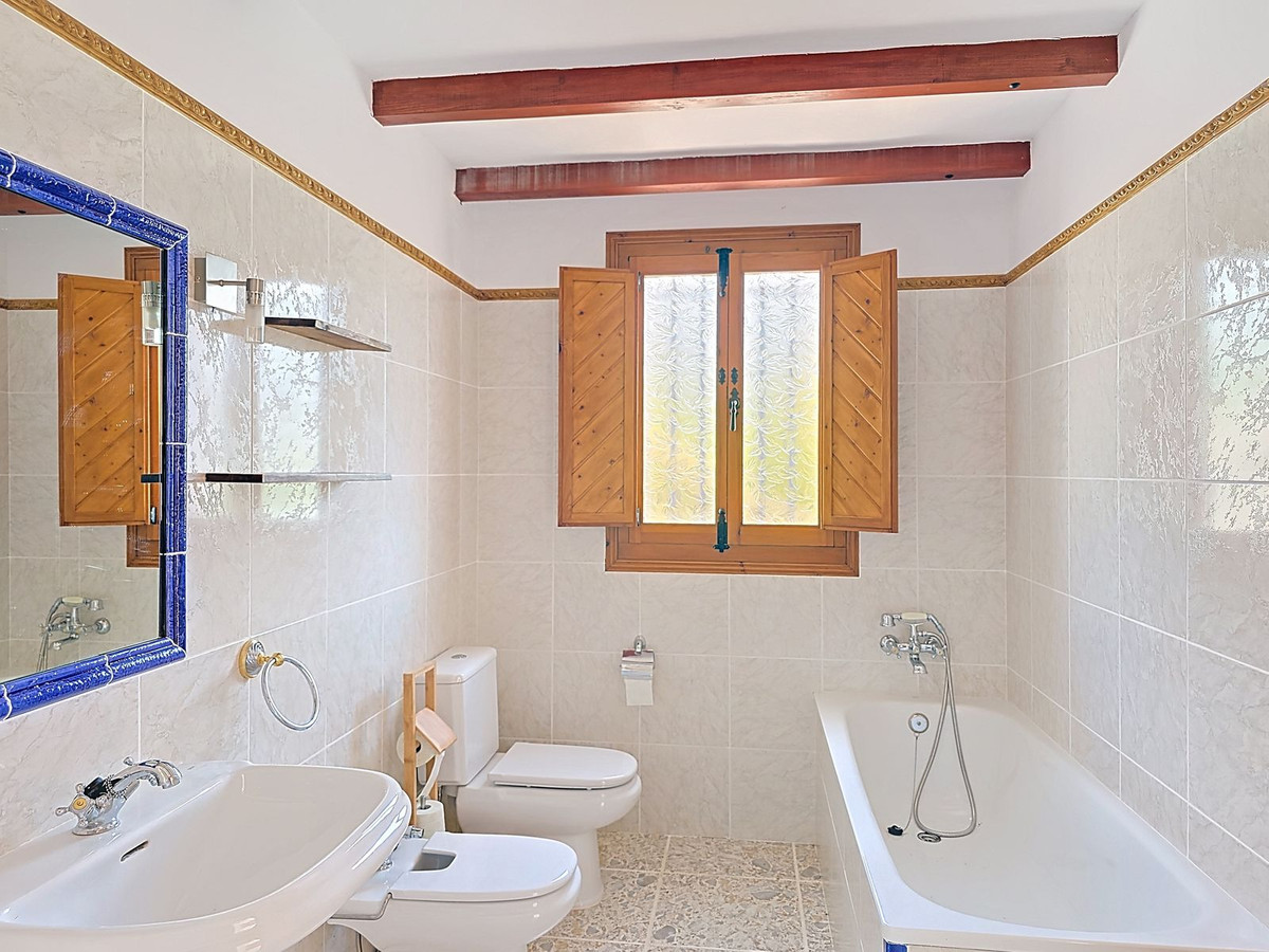 4 Bed Townhouse for sale in Sedella Costa Del Sol East, Málaga, Spain