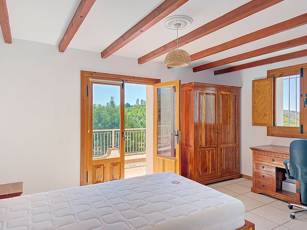 4 Bed Townhouse for sale in Sedella Costa Del Sol East, Málaga, Spain