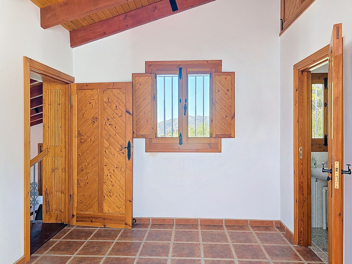 4 Bed Townhouse for sale in Sedella Costa Del Sol East, Málaga, Spain