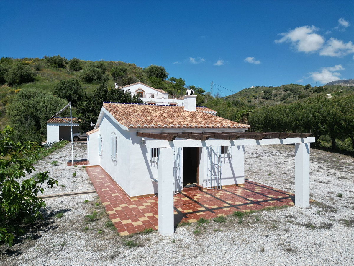 4 Bed Townhouse for sale in Sedella Costa Del Sol East, Málaga, Spain