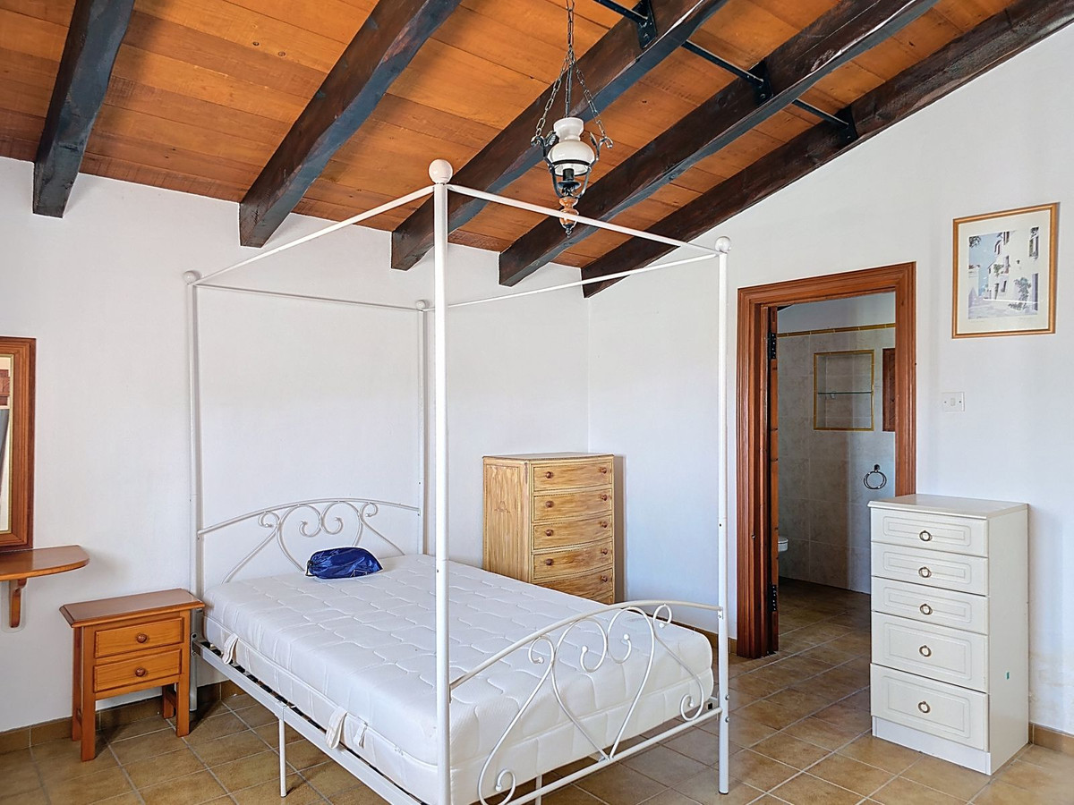 4 Bed Townhouse for sale in Sedella Costa Del Sol East, Málaga, Spain