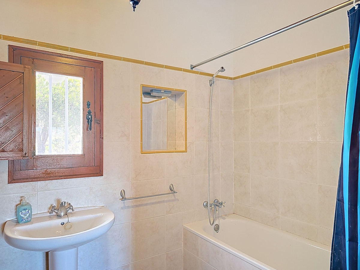 4 Bed Townhouse for sale in Sedella Costa Del Sol East, Málaga, Spain
