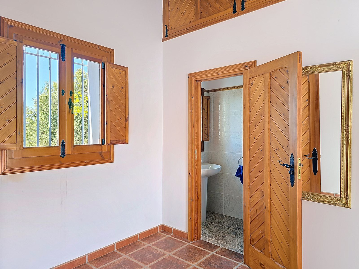 4 Bed Townhouse for sale in Sedella Costa Del Sol East, Málaga, Spain