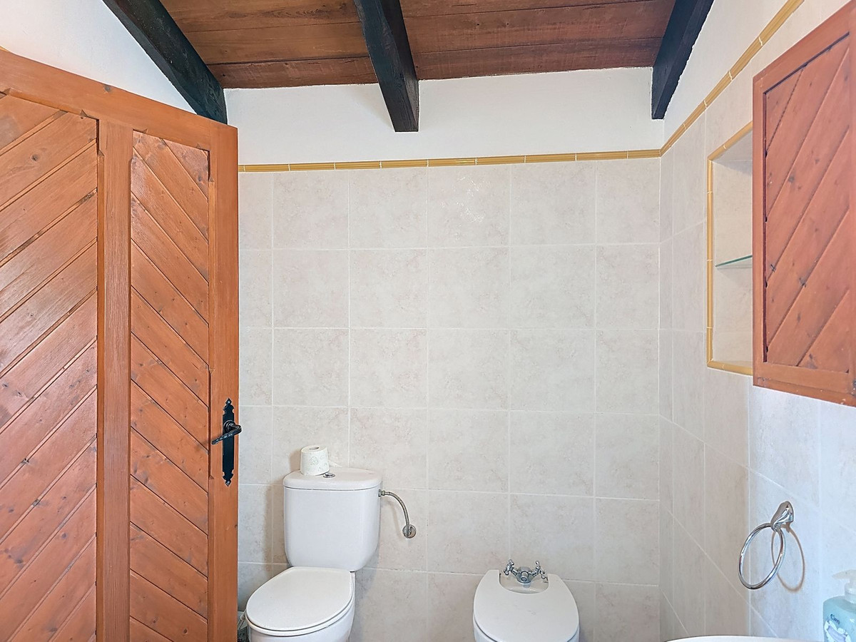 4 Bed Townhouse for sale in Sedella Costa Del Sol East, Málaga, Spain