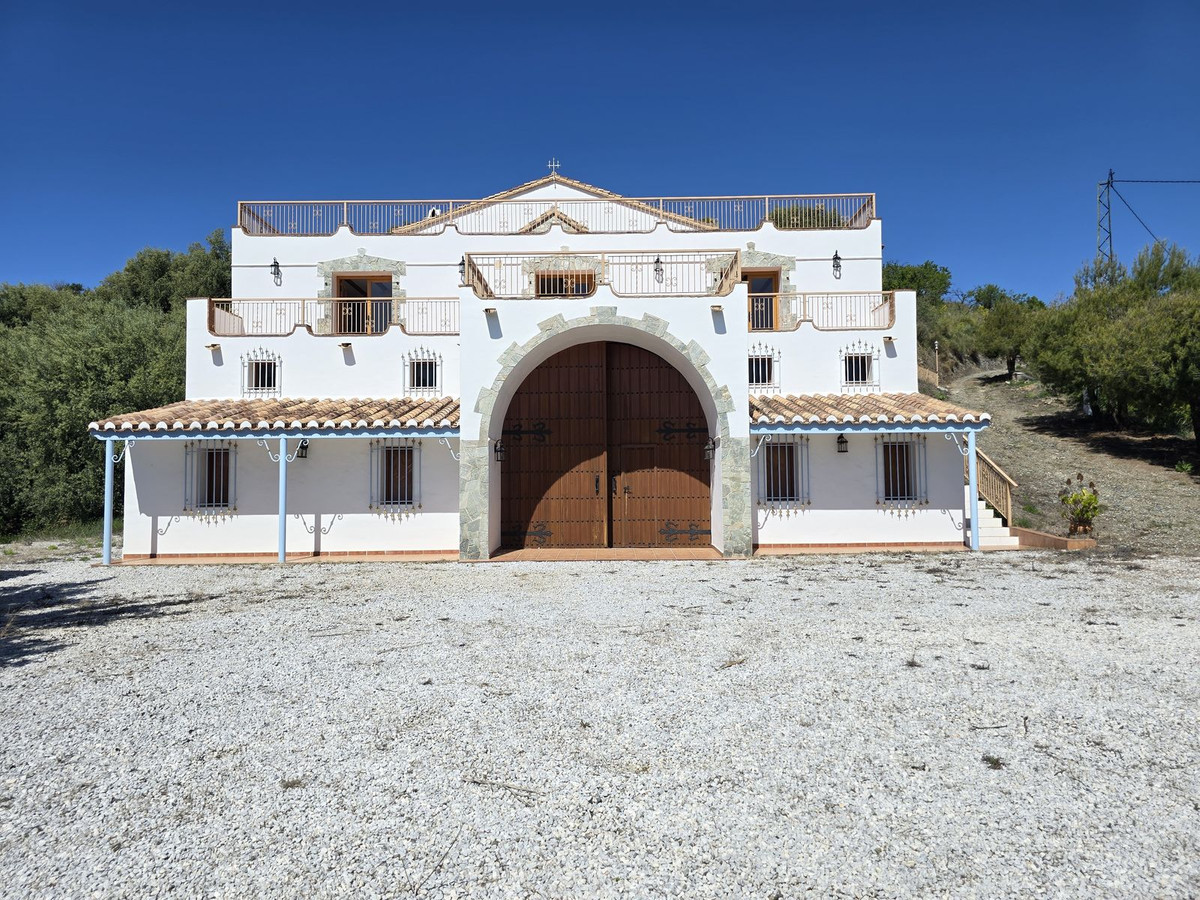 4 Bed Townhouse for sale in Sedella Costa Del Sol East, Málaga, Spain