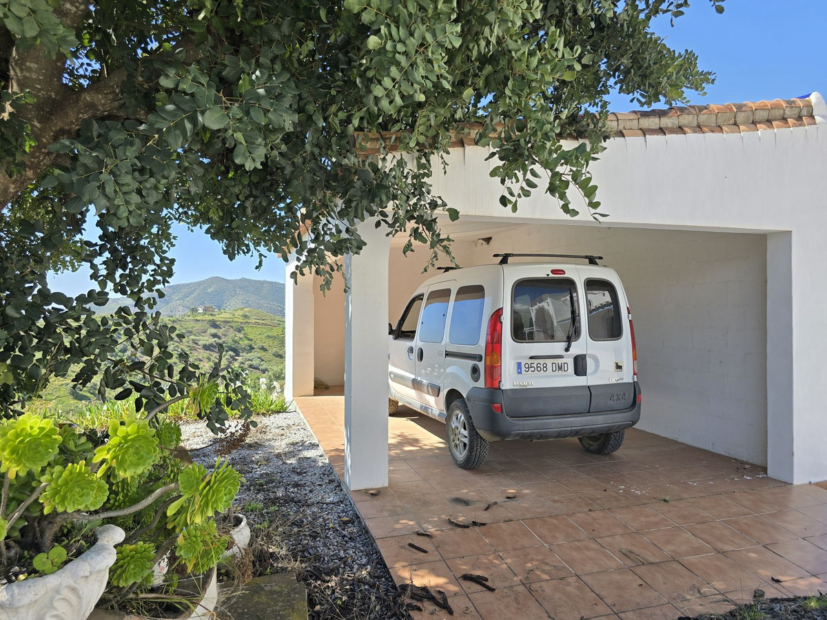 4 Bed Townhouse for sale in Sedella Costa Del Sol East, Málaga, Spain