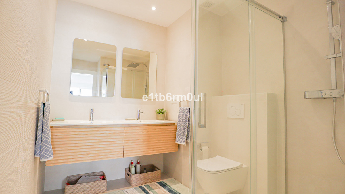 2 Bed Apartment for sale in The Golden Mile Costa Del Sol, Málaga, Spain