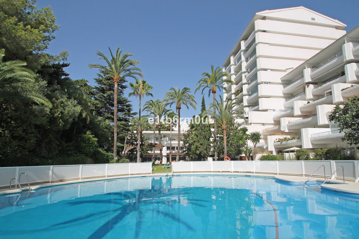 2 Bed Apartment for sale in The Golden Mile Costa Del Sol, Málaga, Spain