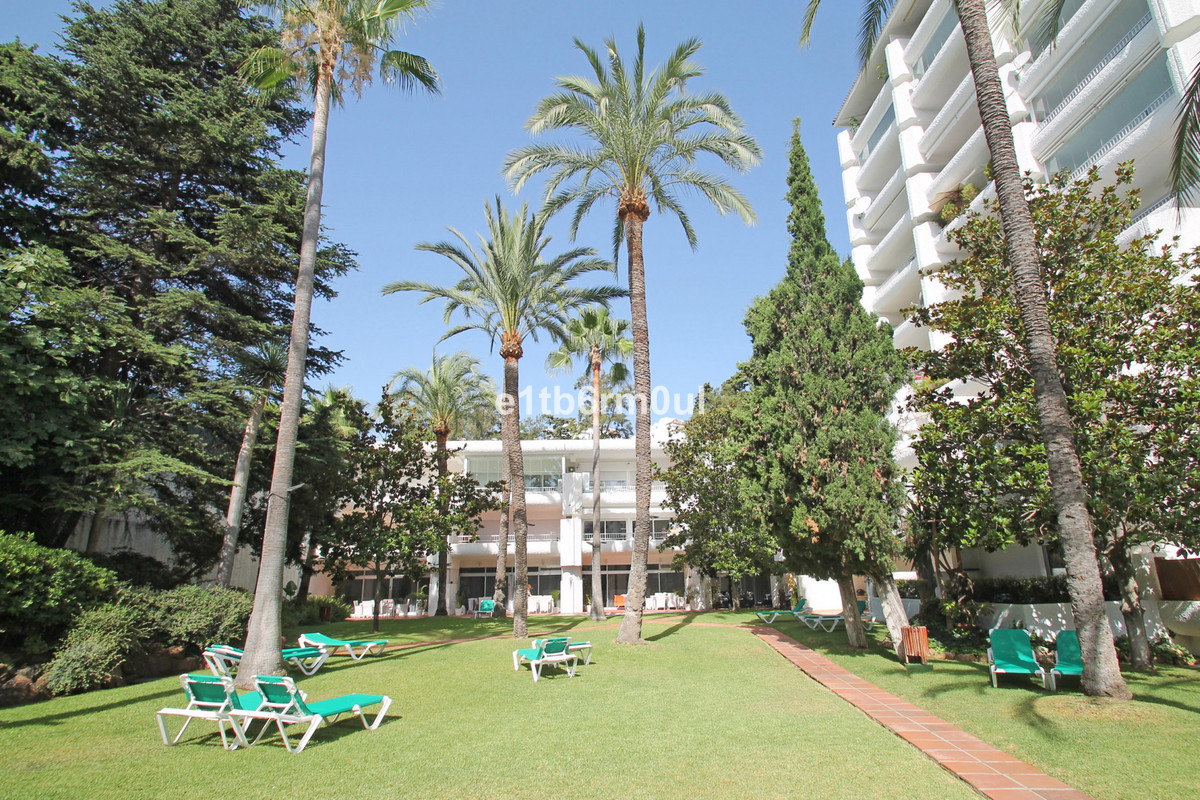 2 Bed Apartment for sale in The Golden Mile Costa Del Sol, Málaga, Spain
