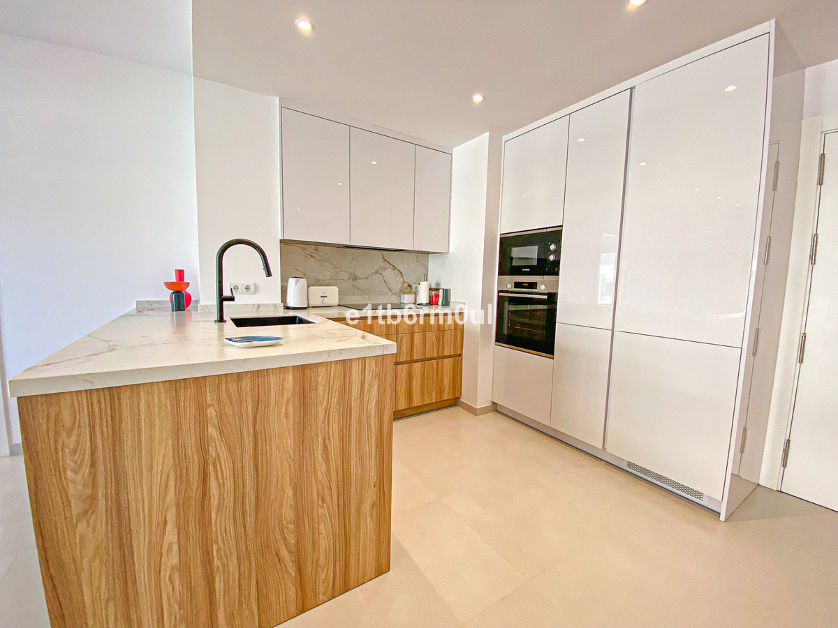 2 Bed Apartment for sale in The Golden Mile Costa Del Sol, Málaga, Spain