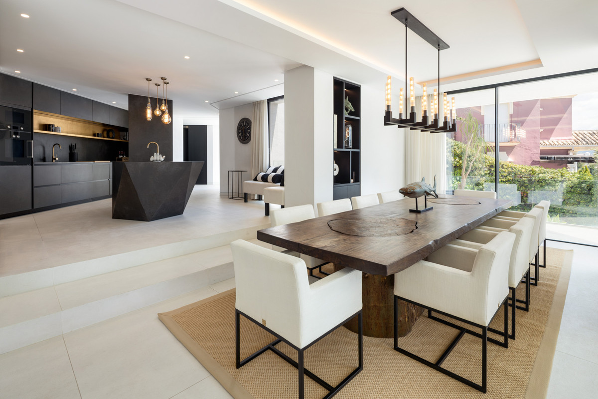 Se vende Villa - Chalet de 5 dormitorios en Costa Del Sol, Málaga, España