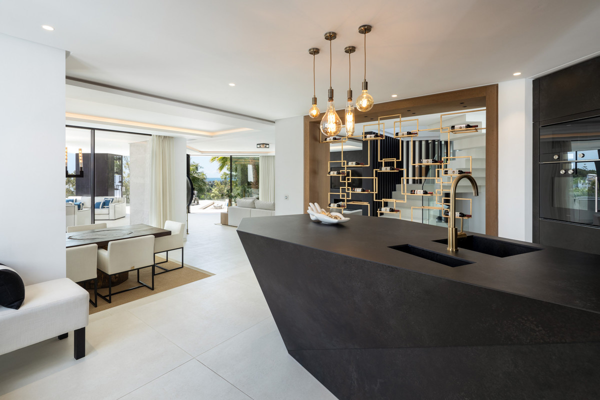 Se vende Villa - Chalet de 5 dormitorios en Costa Del Sol, Málaga, España