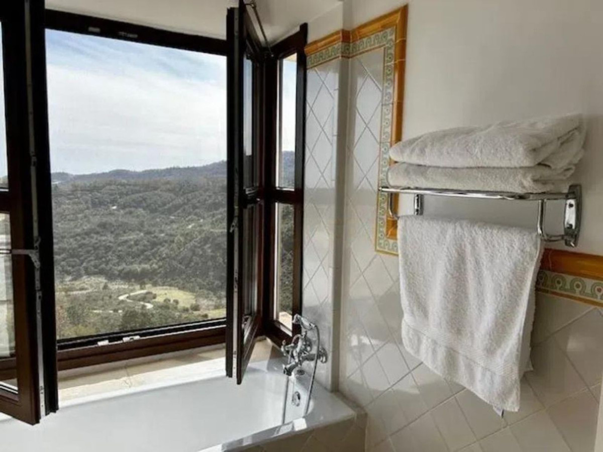 2 Bed Townhouse for sale in Benahavís Costa Del Sol, Málaga, Spain