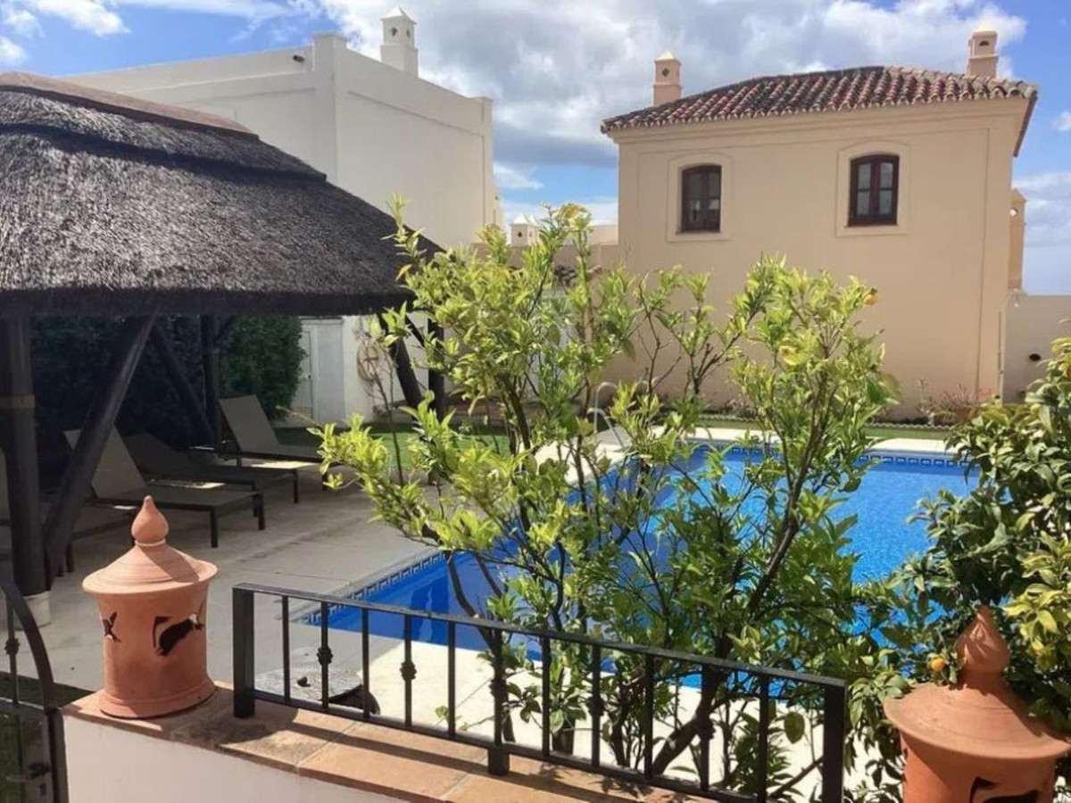 2 Bed Townhouse for sale in Benahavís Costa Del Sol, Málaga, Spain