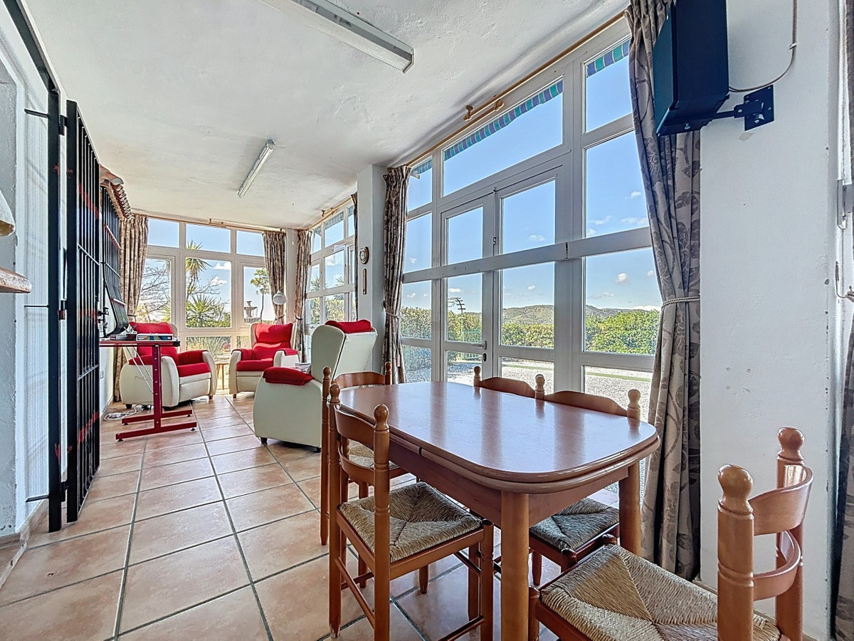 Se vende Villa - Chalet de 5 dormitorios en Costa Del Sol East, Málaga, España