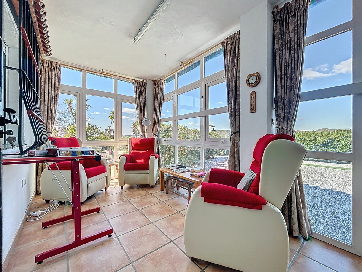 Se vende Villa - Chalet de 5 dormitorios en Costa Del Sol East, Málaga, España