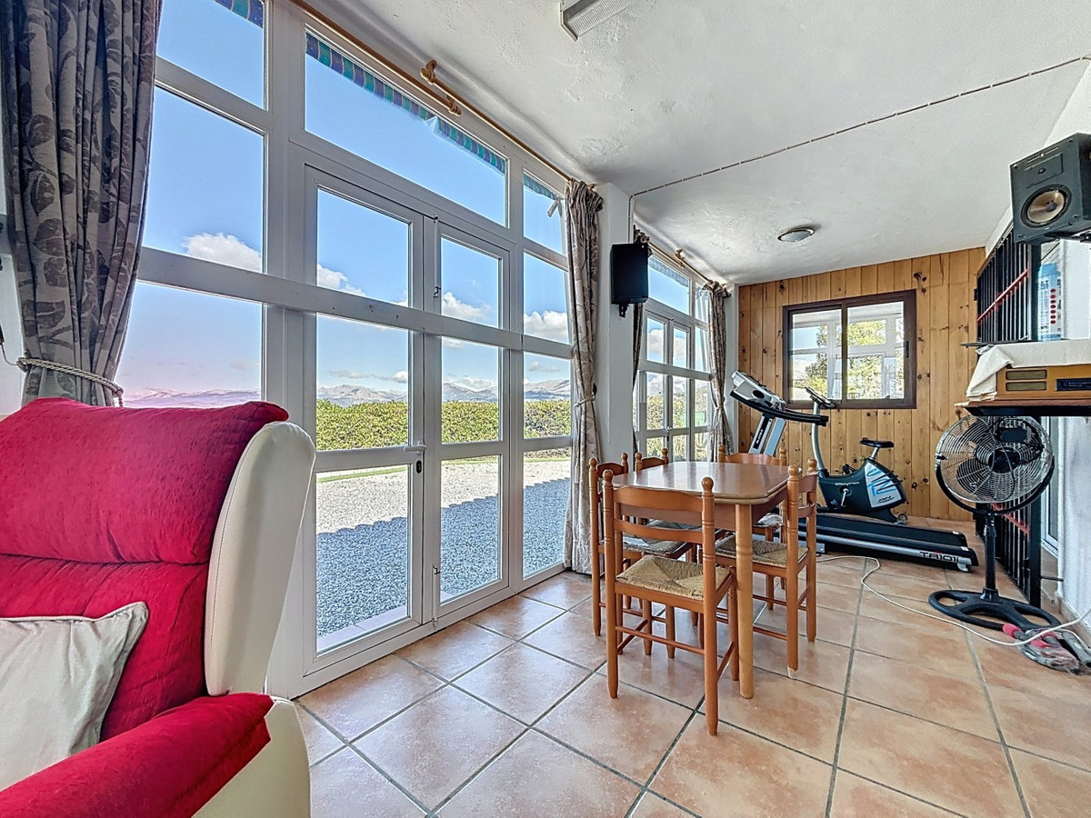 Se vende Villa - Chalet de 5 dormitorios en Costa Del Sol East, Málaga, España