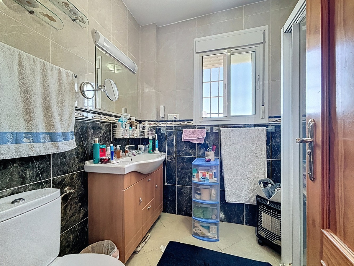 Se vende Villa - Chalet de 5 dormitorios en Costa Del Sol East, Málaga, España