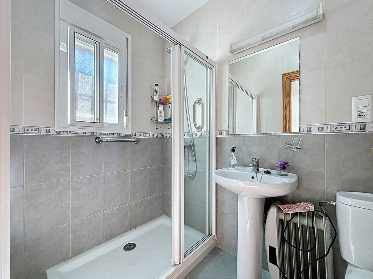 Se vende Villa - Chalet de 5 dormitorios en Costa Del Sol East, Málaga, España