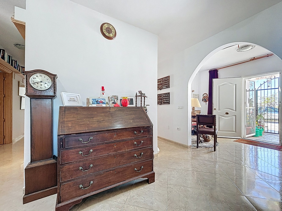 Se vende Villa - Chalet de 5 dormitorios en Costa Del Sol East, Málaga, España