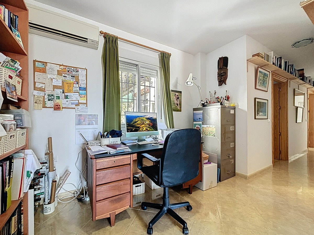Se vende Villa - Chalet de 5 dormitorios en Costa Del Sol East, Málaga, España