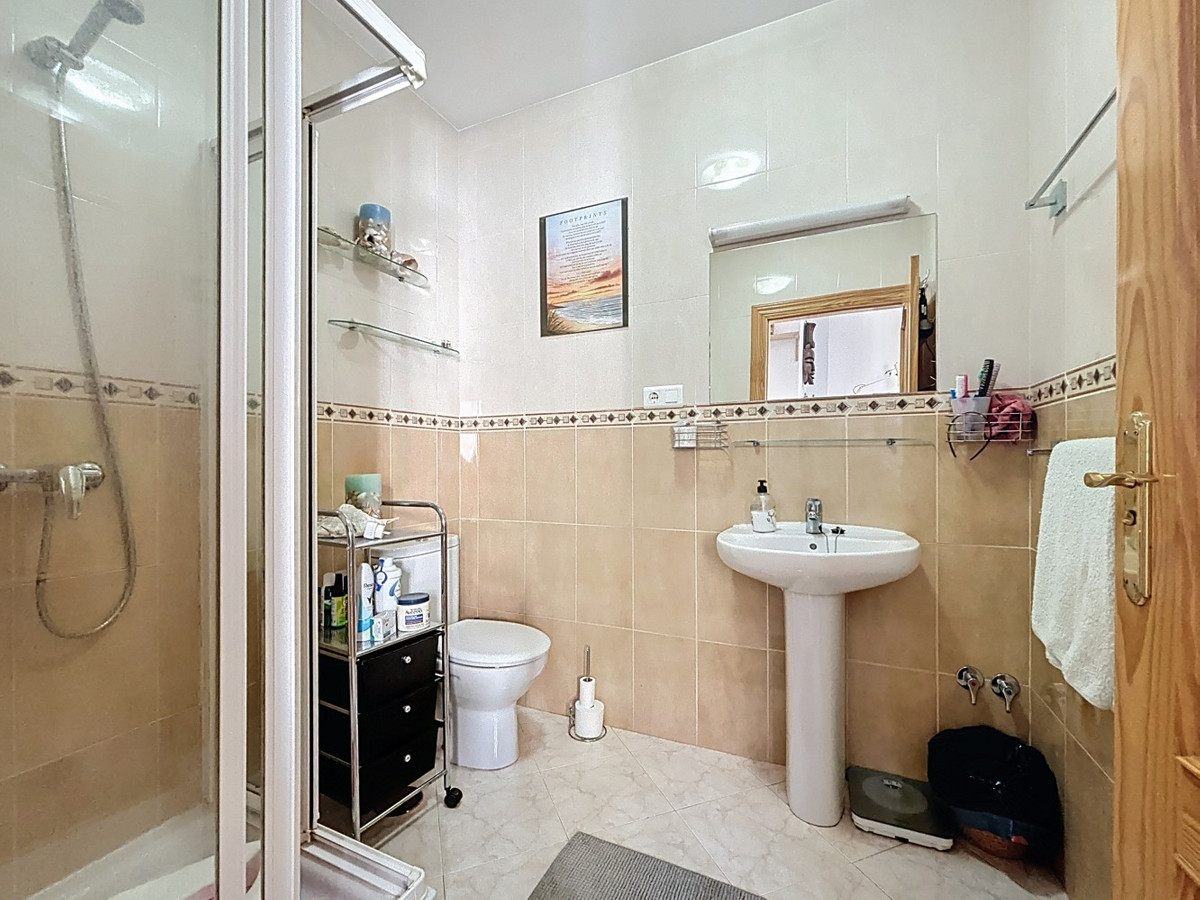 Se vende Villa - Chalet de 5 dormitorios en Costa Del Sol East, Málaga, España