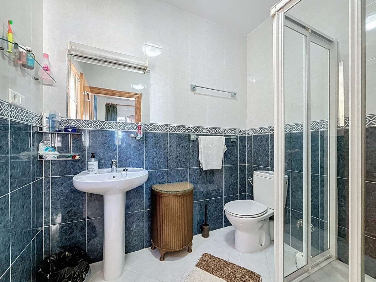 Se vende Villa - Chalet de 5 dormitorios en Costa Del Sol East, Málaga, España