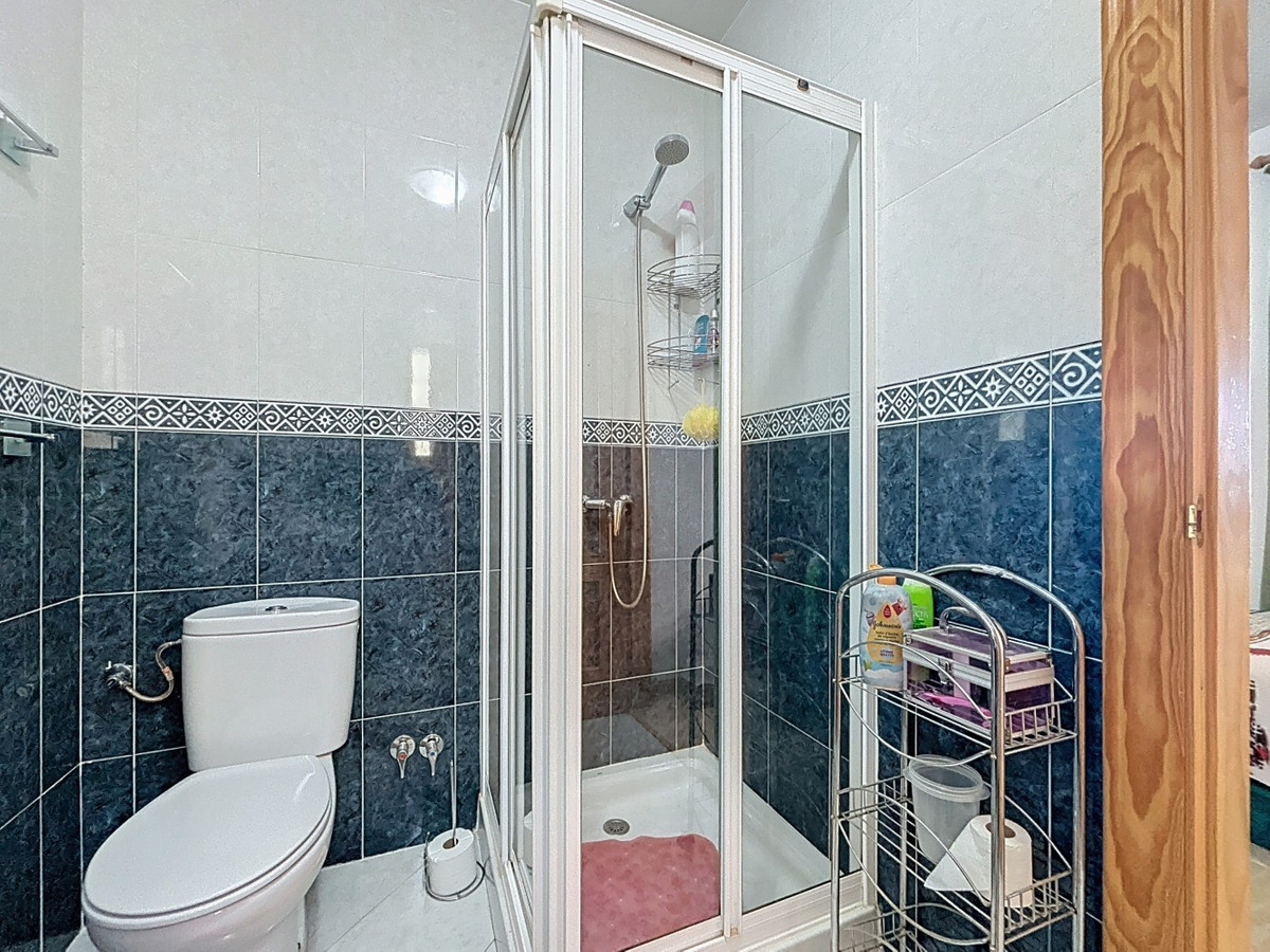 Se vende Villa - Chalet de 5 dormitorios en Costa Del Sol East, Málaga, España