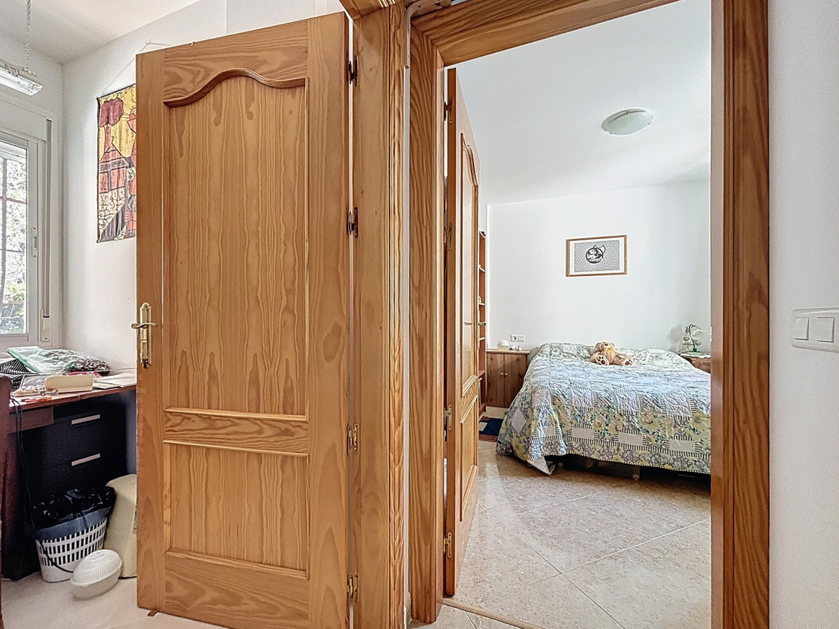 Se vende Villa - Chalet de 5 dormitorios en Costa Del Sol East, Málaga, España