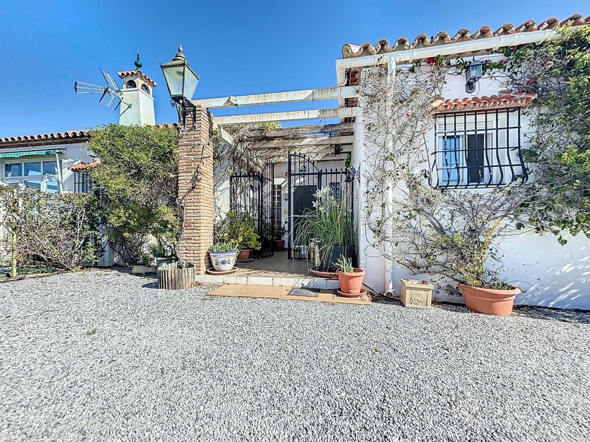 Se vende Villa - Chalet de 5 dormitorios en Costa Del Sol East, Málaga, España