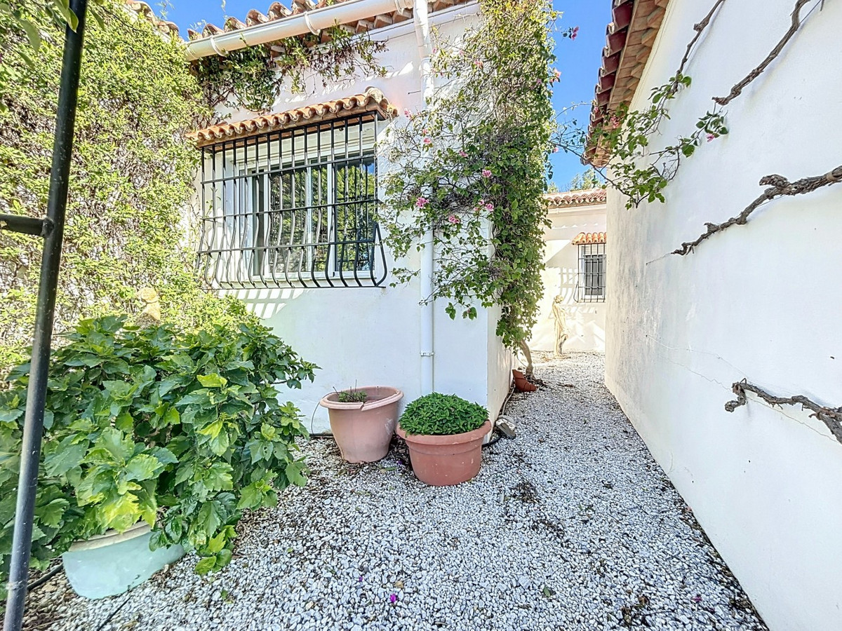 Se vende Villa - Chalet de 5 dormitorios en Costa Del Sol East, Málaga, España