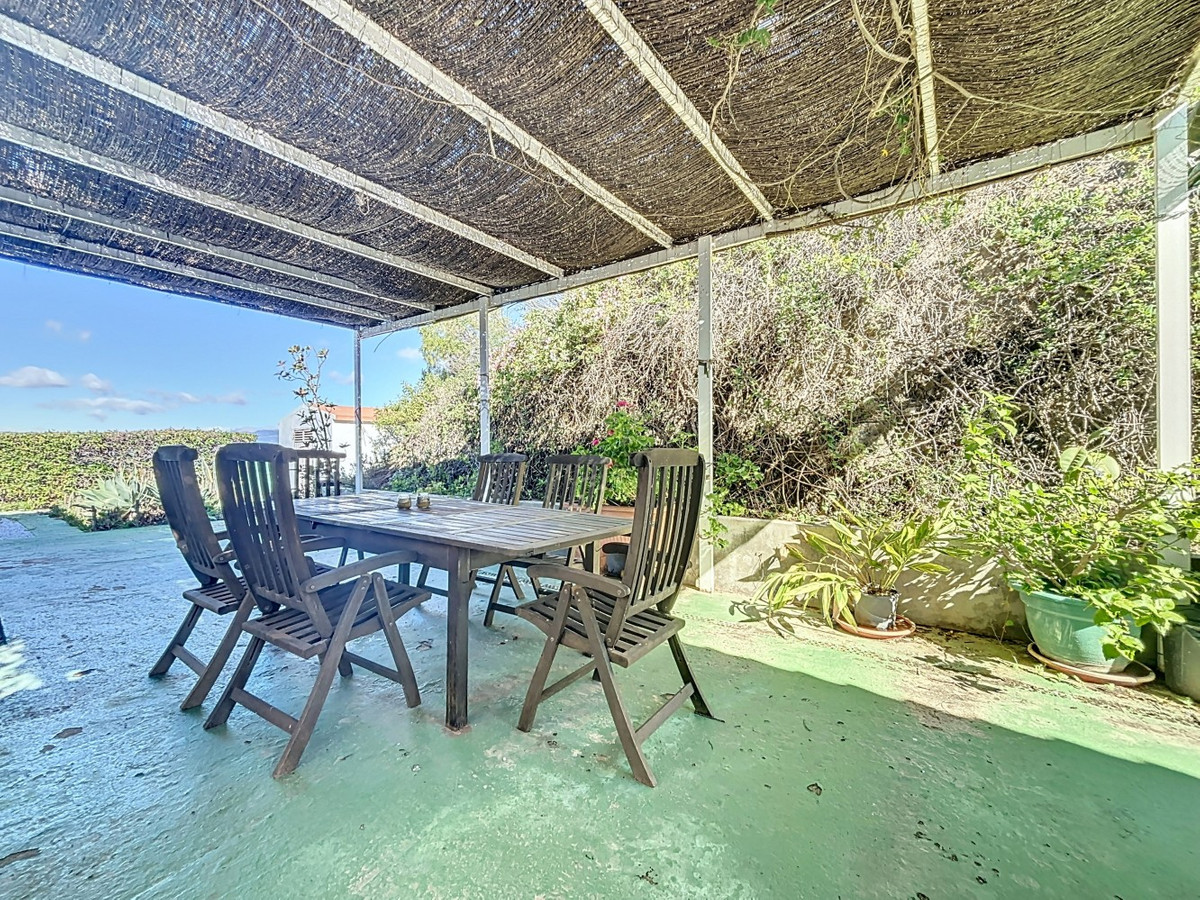 Se vende Villa - Chalet de 5 dormitorios en Costa Del Sol East, Málaga, España