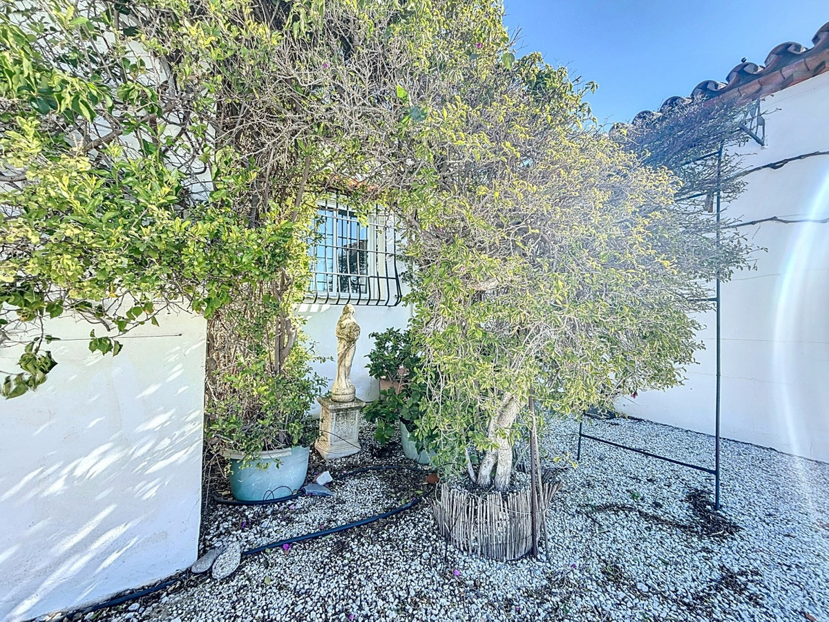 Se vende Villa - Chalet de 5 dormitorios en Costa Del Sol East, Málaga, España