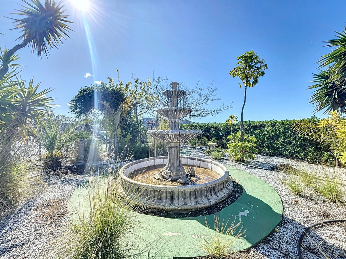 Se vende Villa - Chalet de 5 dormitorios en Costa Del Sol East, Málaga, España