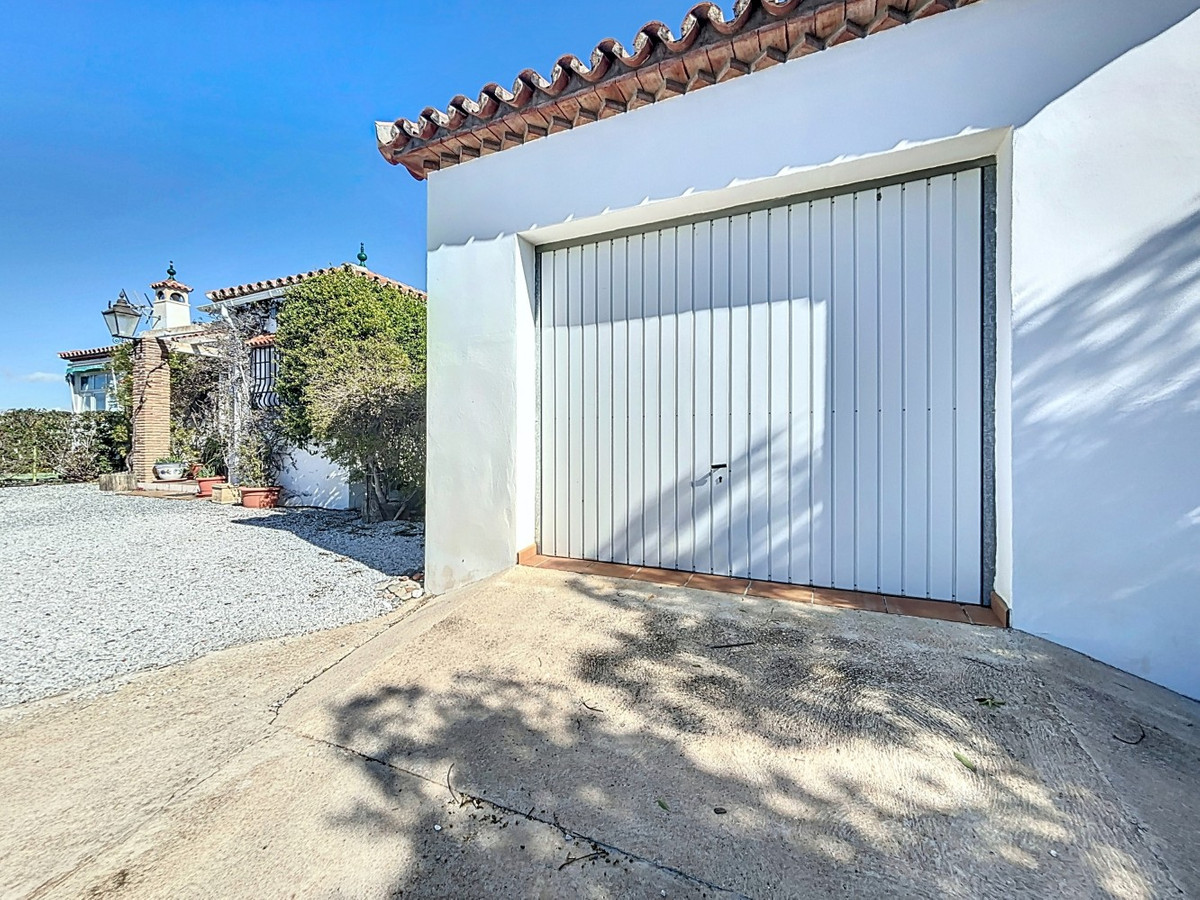 Se vende Villa - Chalet de 5 dormitorios en Costa Del Sol East, Málaga, España
