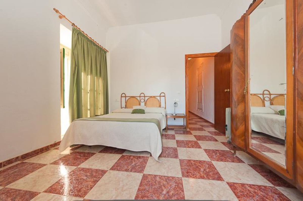 Se vende Adosada de 14 dormitorios en Costa Del Sol, Málaga, España