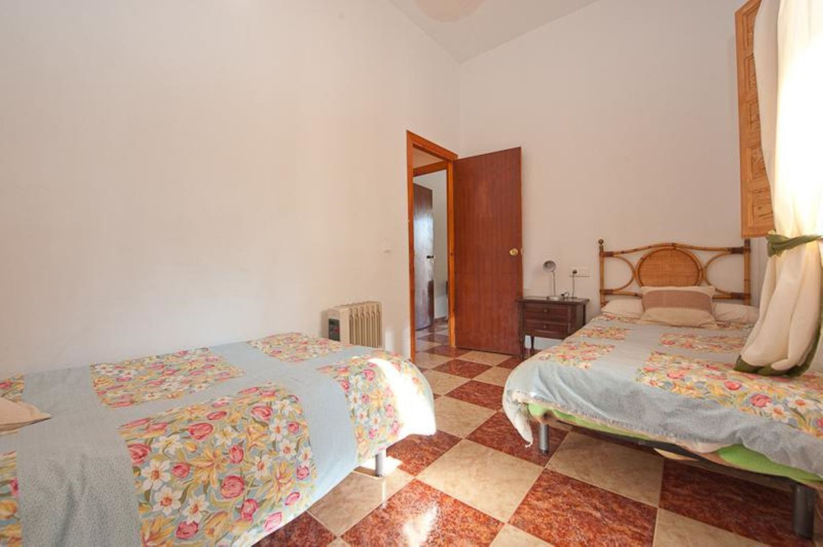 Se vende Adosada de 14 dormitorios en Costa Del Sol, Málaga, España