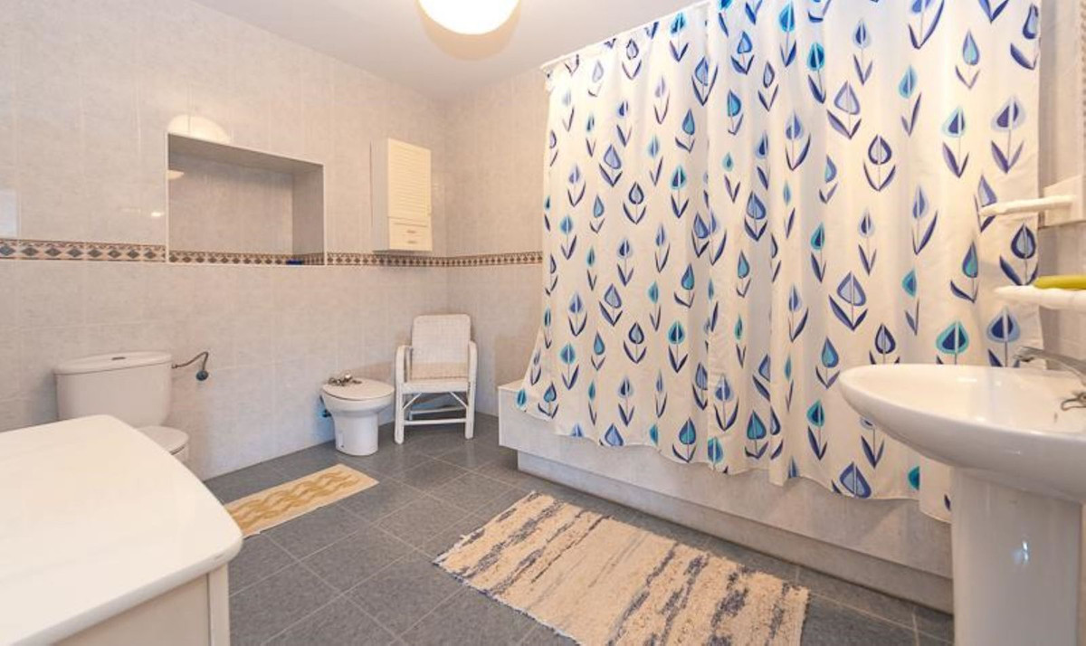 Se vende Adosada de 14 dormitorios en Costa Del Sol, Málaga, España