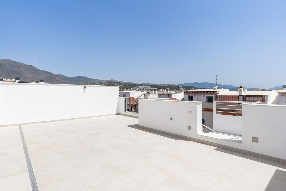 2 Bed Apartment for sale in Estepona Costa Del Sol, Málaga, Spain
